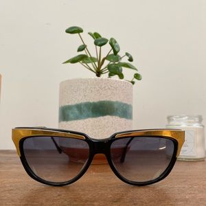 Vintage black & gold sunnies